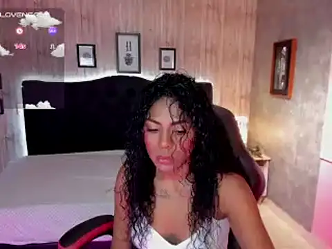 Snapshot of Edelaine_rogers chatting on January 7, 6:45 pm Edelaine rogers online show from January 7, 6:45 pm