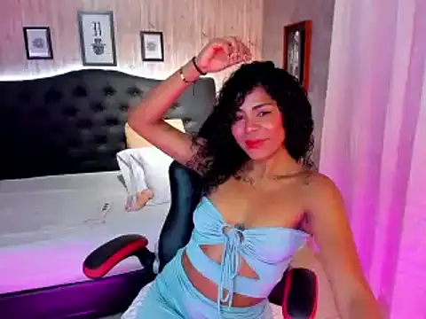 Snapshot of Edelaine_rogers chatting on January 15, 10:46 pm Edelaine rogers online show from January 15, 10:46 pm