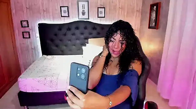 Snapshot of Edelaine_rogers chatting on March 8, 4:34 am Edelaine rogers online show from March 8, 4:34 am