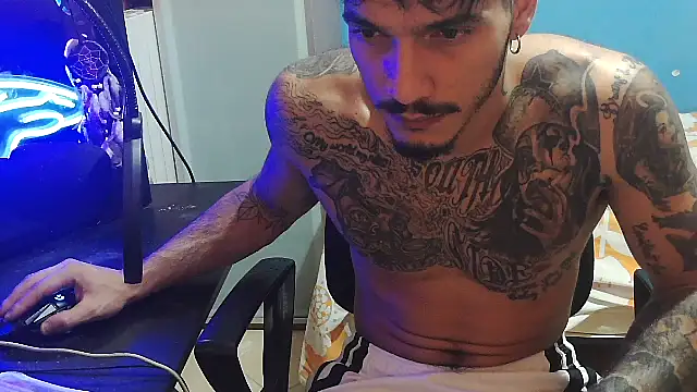 Snapshot of Badboyi1997 chatting on September 30, 10:37 pm Badboyi1997 online show from September 30, 10:37 pm