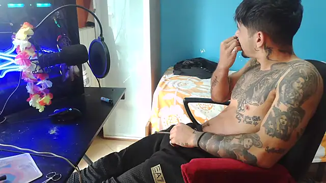 Snapshot of Badboyi1997 chatting on October 3, 12:35 pm Badboyi1997 online show from October 3, 12:35 pm