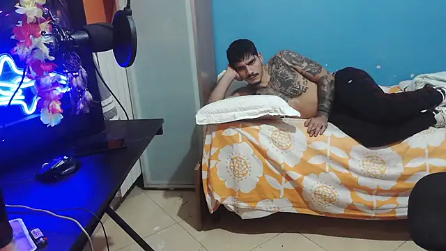 Snapshot of Badboyi1997 chatting on October 5, 12:53 am Badboyi1997 online show from October 5, 12:53 am