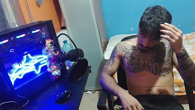 Snapshot of Badboyi1997 chatting on October 9, 2:20 am Badboyi1997 online show from October 9, 2:20 am