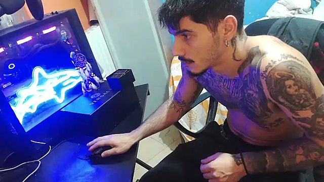 Snapshot of Badboyi1997 chatting on October 10, 10:42 pm Badboyi1997 online show from October 10, 10:42 pm