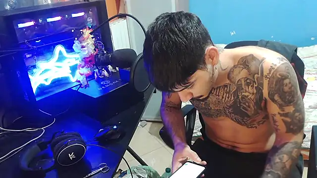 Snapshot of Badboyi1997 chatting on October 11, 11:58 pm Badboyi1997 online show from October 11, 11:58 pm