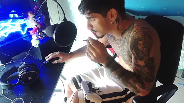 Snapshot of Badboyi1997 chatting on October 14, 12:06 pm Badboyi1997 online show from October 14, 12:06 pm