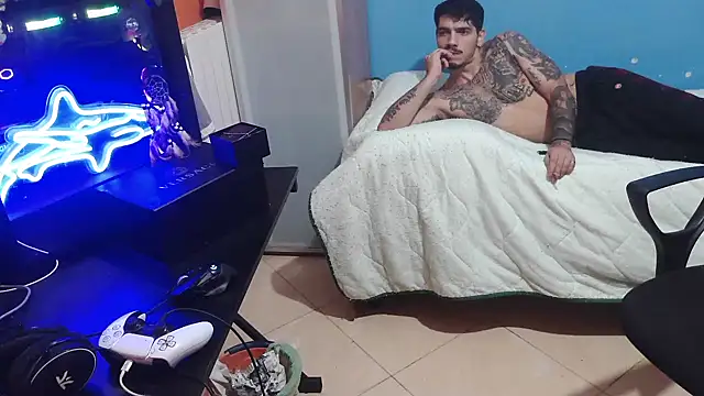 Snapshot of Badboyi1997 chatting on October 16, 1:50 am Badboyi1997 online show from October 16, 1:50 am