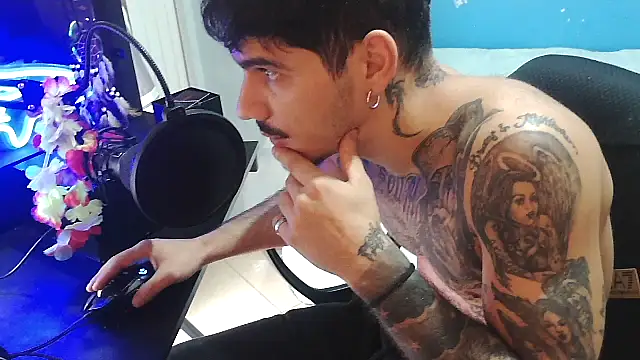 Snapshot of Badboyi1997 chatting on October 16, 1:56 pm Badboyi1997 online show from October 16, 1:56 pm