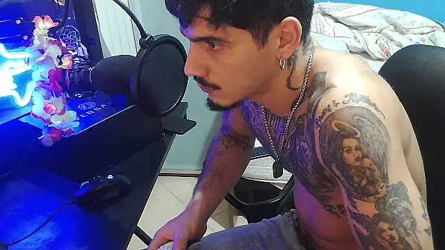 Snapshot of Badboyi1997 chatting on October 17, 2:04 am Badboyi1997 online show from October 17, 2:04 am