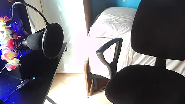 Snapshot of Badboyi1997 chatting on October 18, 1:12 pm Badboyi1997 online show from October 18, 1:12 pm