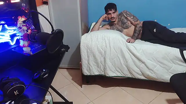 Snapshot of Badboyi1997 chatting on October 19, 1:39 am Badboyi1997 online show from October 19, 1:39 am