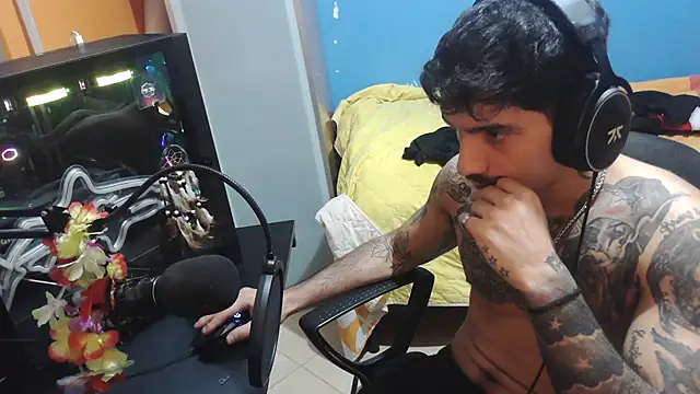 Snapshot of Badboyi1997 chatting on October 23, 2:11 am Badboyi1997 online show from October 23, 2:11 am