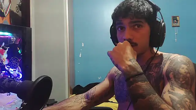 Snapshot of Badboyi1997 chatting on November 12, 3:29 am Badboyi1997 online show from November 12, 3:29 am