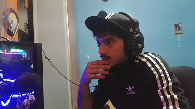 Snapshot of Badboyi1997 chatting on November 21, 1:26 am Badboyi1997 online show from November 21, 1:26 am