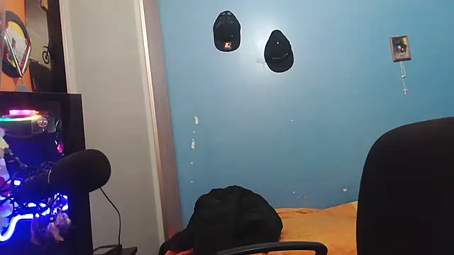 Snapshot of Badboyi1997 chatting on December 5, 4:43 am Badboyi1997 online show from December 5, 4:43 am