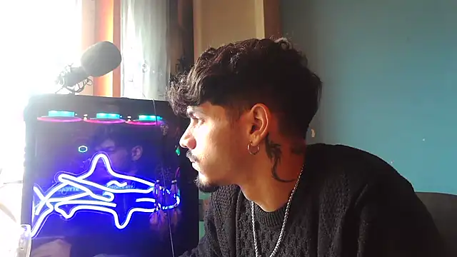 Snapshot of Badboyi1997 chatting on February 3, 8:19 am Badboyi1997 online show from February 3, 8:19 am