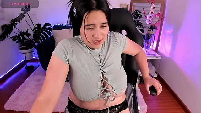 Snapshot of Pamela_cheverry chatting on February 6, 6:51 am Pamela cheverry online show from February 6, 6:51 am