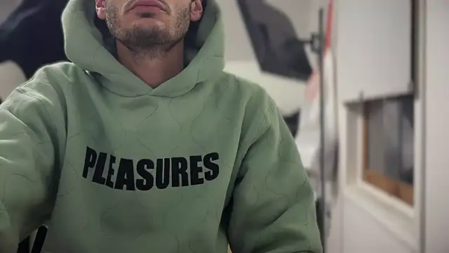 Dylansd online show from December 13, 9:02 am