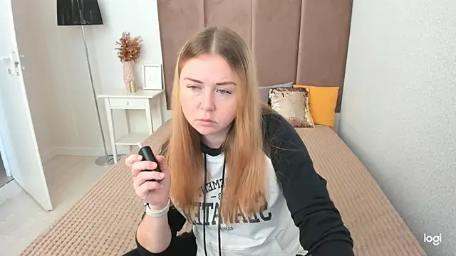 Snapshot of BettyBloom69 chatting on October 7, 4:53 am BettyBloom69 online show from October 7, 4:53 am