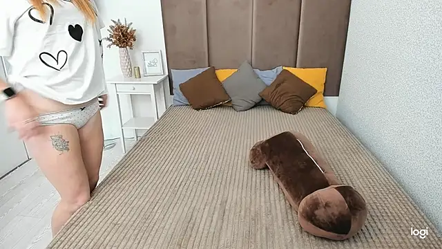 Snapshot of BettyBloom69 chatting on October 11, 4:33 am BettyBloom69 online show from October 11, 4:33 am