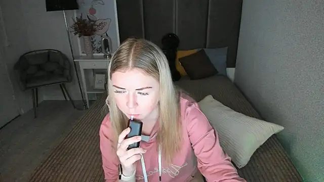 Snapshot of BettyBloom69 chatting on November 19, 4:45 am BettyBloom69 online show from November 19, 4:45 am