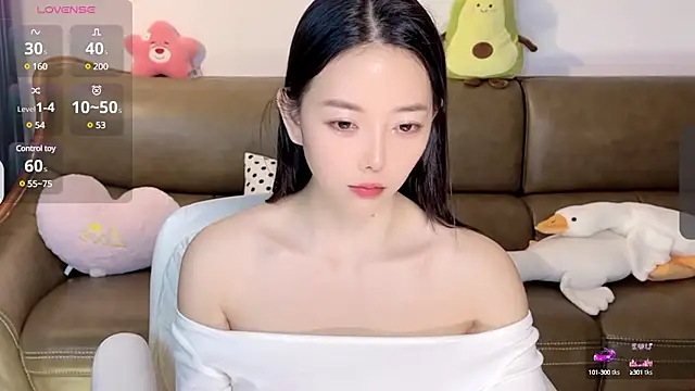 Yilin1999 online show from February 13, 7:21 pm