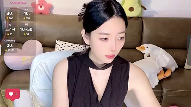 Yilin1999 online show from March 10, 3:20 pm