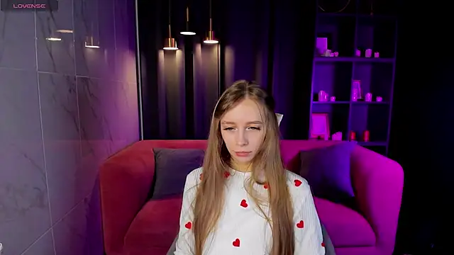 OliviaGentle online show from December 3, 7:00 pm