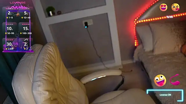 Snapshot of LisaElfy chatting on October 9, 6:06 pm LisaElfy online show from October 9, 6:06 pm