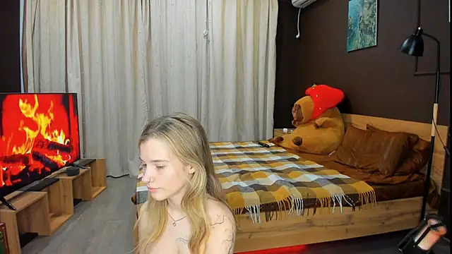 Snapshot of LinaCristonsen chatting on March 16, 5:50 pm LinaCristonsen online show from March 16, 5:50 pm