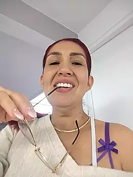 Snapshot of Perla_Franco chatting on October 16, 9:27 pm Perla Franco online show from October 16, 9:27 pm