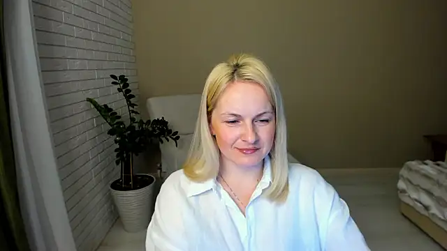 Alicee Gracee online show from February 16, 7:43 pm