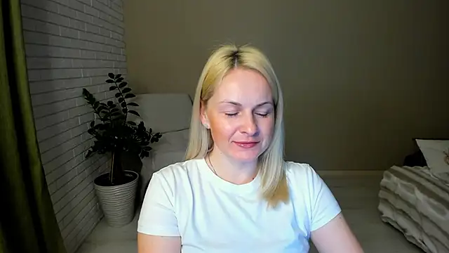 Alicee Gracee online show from February 22, 6:50 pm