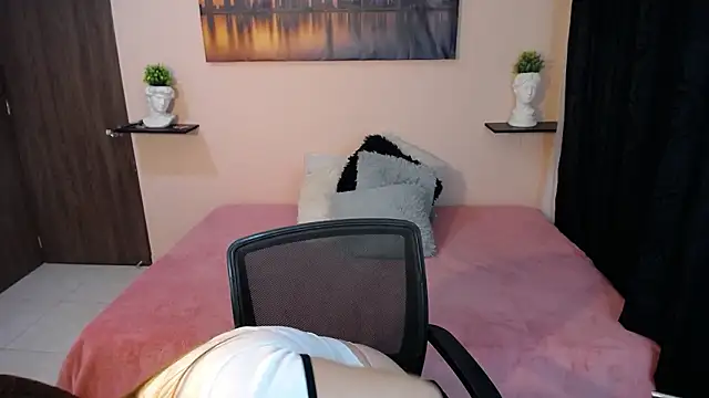 cristal-evanns online show from February 22, 12:01 am