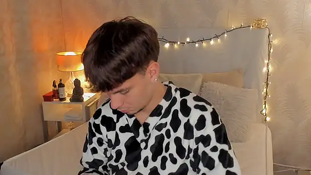 Snapshot of Liam_thunder chatting on January 27, 7:24 am Liam thunder online show from January 27, 7:24 am