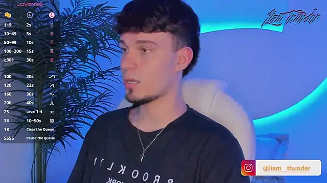 Snapshot of Liam_thunder chatting on September 16, 8:43 pm Liam thunder online show from September 16, 8:43 pm