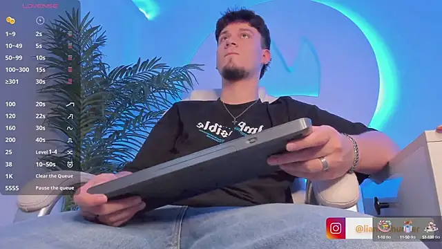 Snapshot of Liam_thunder chatting on September 17, 8:32 pm Liam thunder online show from September 17, 8:32 pm