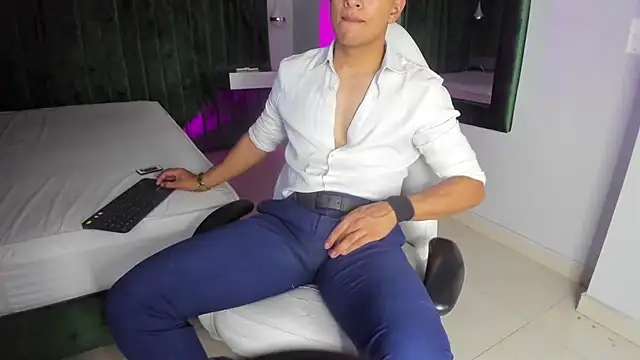 Snapshot of Lucii_fer_ chatting on October 17, 11:57 am Lucii fer  online show from October 17, 11:57 am