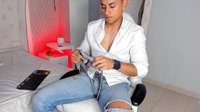 Lucii fer  online show from February 6, 11:35 am