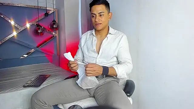 Lucii fer  online show from March 13, 11:28 am