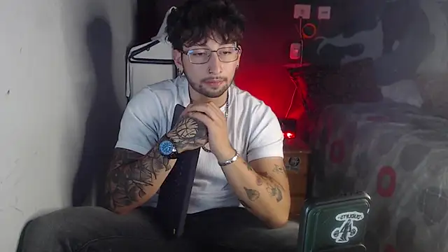 Snapshot of Dereck_Dickson chatting on November 23, 6:13 am Dereck Dickson online show from November 23, 6:13 am