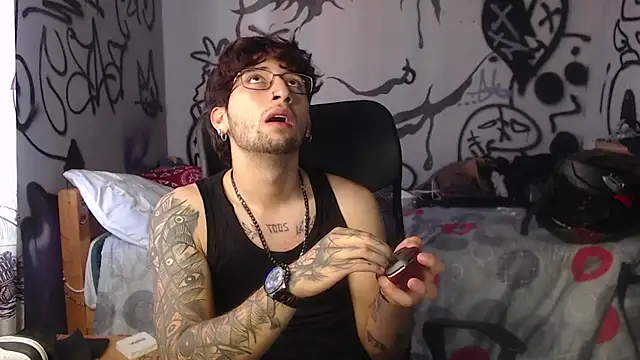 Snapshot of Dereck_Dickson chatting on December 15, 3:16 pm Dereck Dickson online show from December 15, 3:16 pm