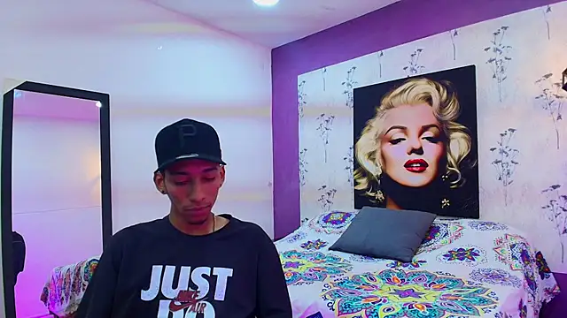 Snapshot of alejandro_king1 chatting on February 13, 1:48 pm alejandro king1 online show from February 13, 1:48 pm