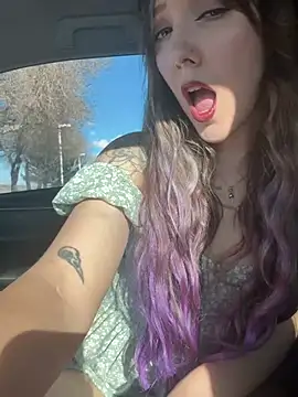 Snapshot of thevixenviolet chatting on April 15, 12:06 am thevixenviolet online show from April 15, 12:06 am