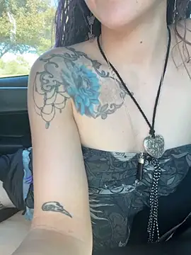 Snapshot of thevixenviolet chatting on June 13, 10:40 pm thevixenviolet online show from June 13, 10:40 pm