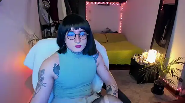 ShiiraVelkor online show from February 12, 1:06 pm