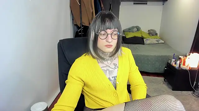 ShiiraVelkor online show from November 15, 9:54 pm