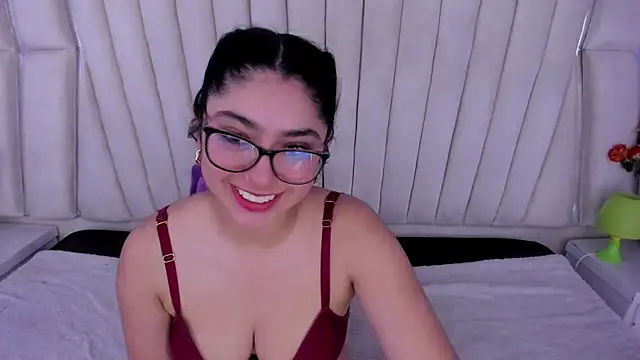 Lucy Anall  online show from December 20, 12:30 am