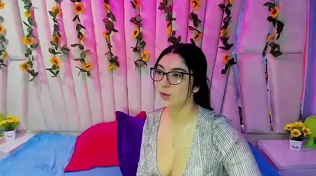 Lucy Anall  online show from January 15, 9:51 pm