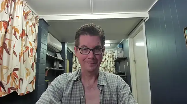 Snapshot of tilobinder chatting on December 8, 2:52 pm tilobinder online show from December 8, 2:52 pm